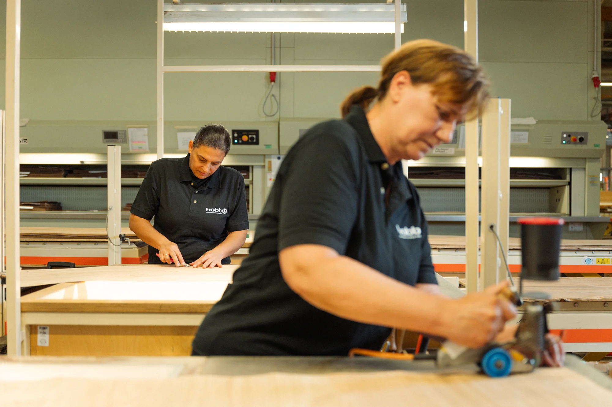 Architekten und Handwerker vertrauen weltweit auf Hobb-Holzprodukte.